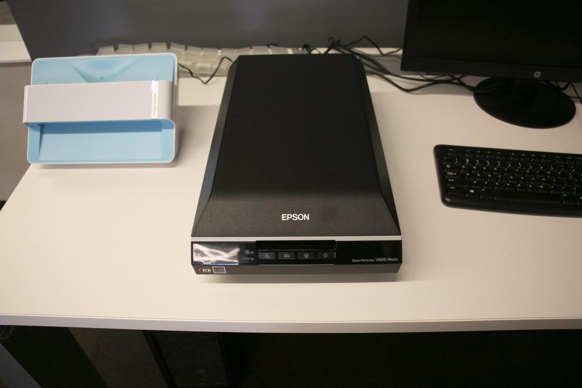  Epson Perfection V600 Photo, Film, Negative, and Document Scanner